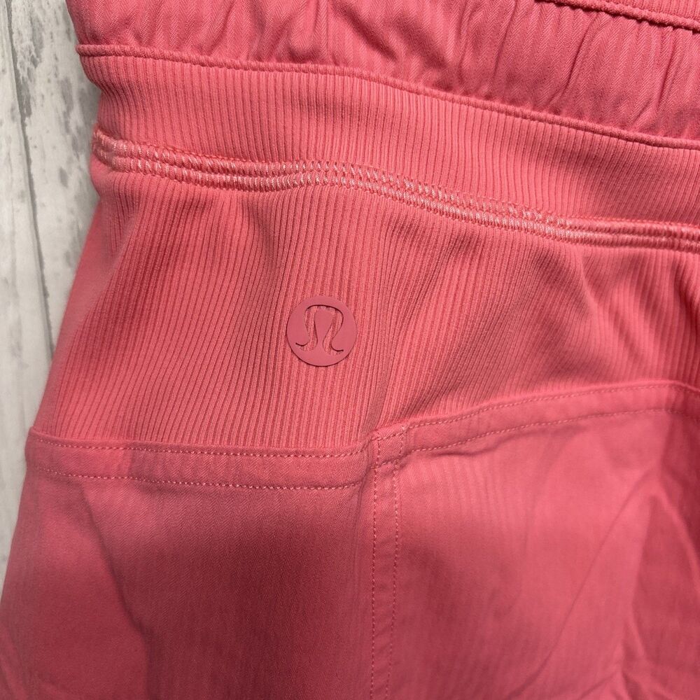 Womens Size 4 Lululemon Dance Studio Shorts EUC - Picture 4 of 5